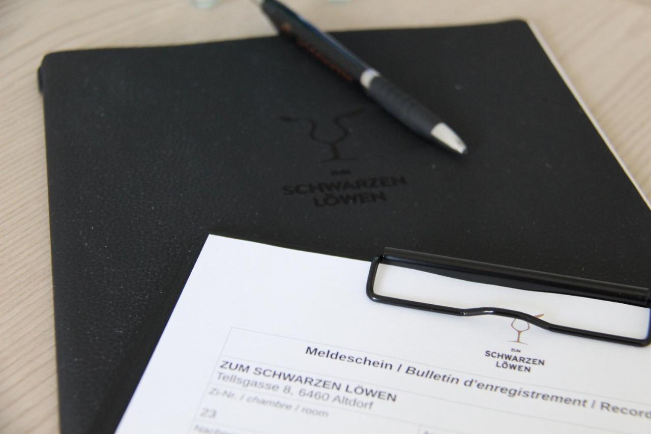 Zum Schwarzen Loewen Hotel Altdorf Eksteriør billede