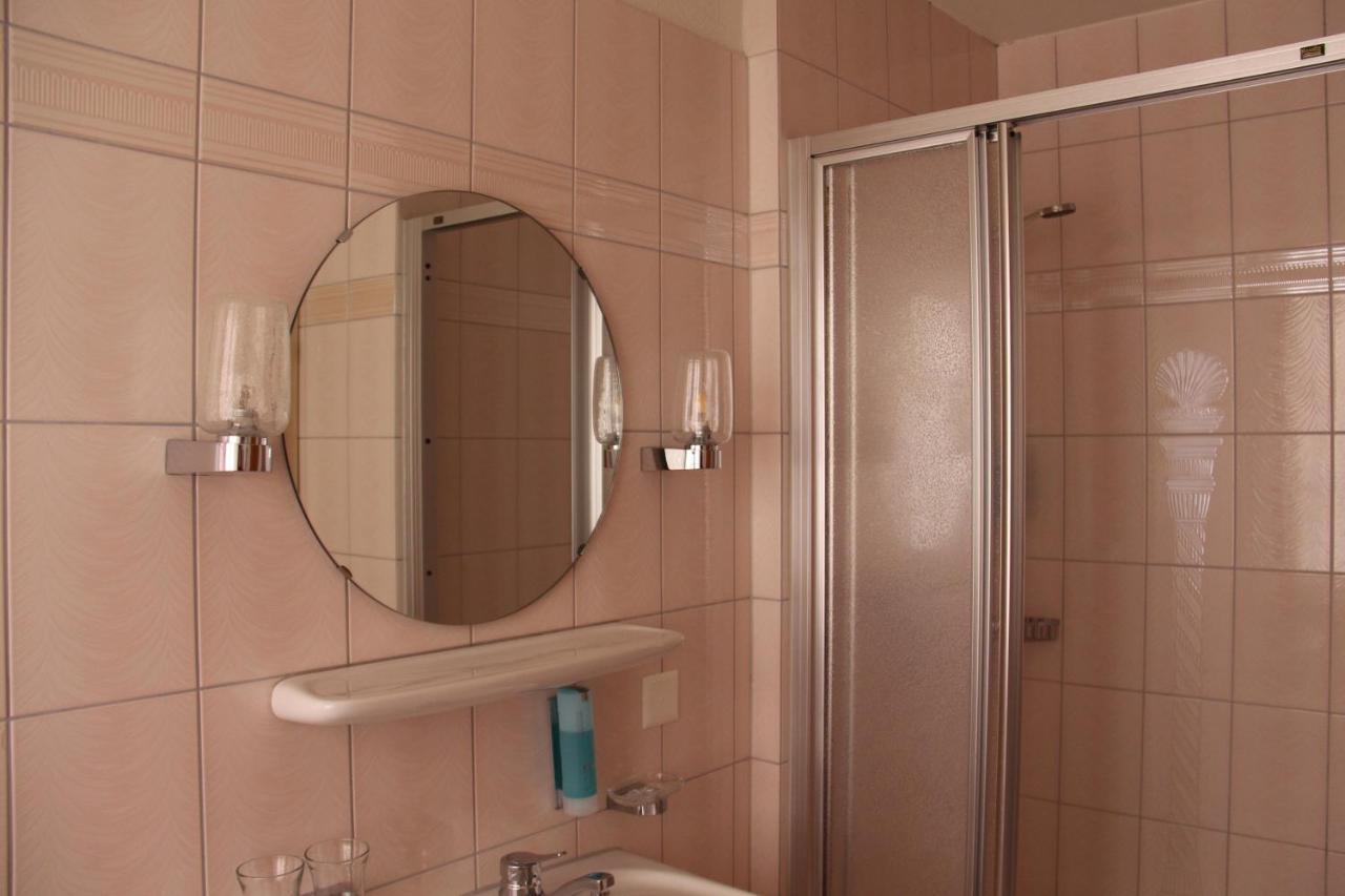 Zum Schwarzen Loewen Hotel Altdorf Eksteriør billede